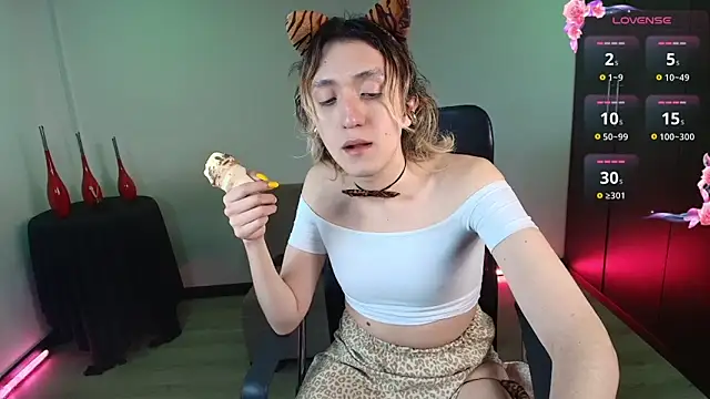 Snapshot of Axel-xoxo chatting on 10.18.25 Axel-xoxo online show from 10.18.25