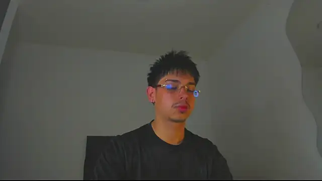 Snapshot of Maximo_Miller chatting on 11.02.25 Maximo Miller online show from 11.02.25