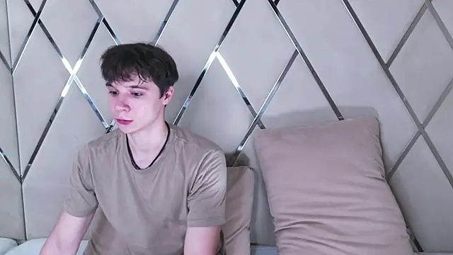 Snapshot of AnthonyHall chatting on 10.26.25 AnthonyHall online show from 10.26.25