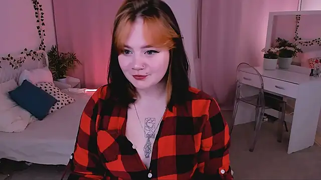 Snapshot of lunaalli chatting on 09.26.25 lunaalli online show from 09.26.25