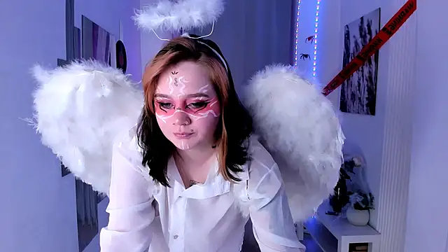 Snapshot of lunaalli chatting on 10.27.25 lunaalli online show from 10.27.25