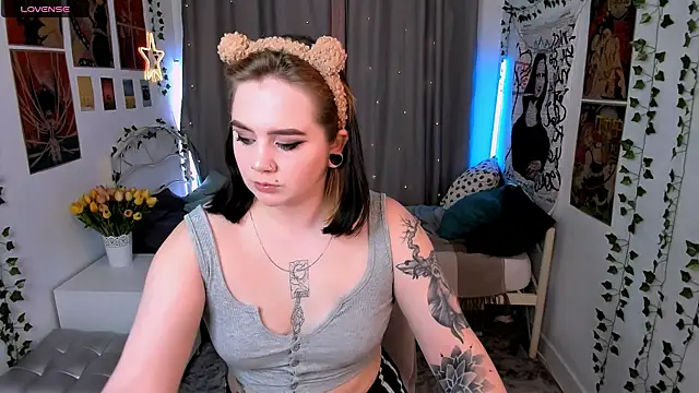 Snapshot of lunaalli chatting on 11.06.25 lunaalli online show from 11.06.25