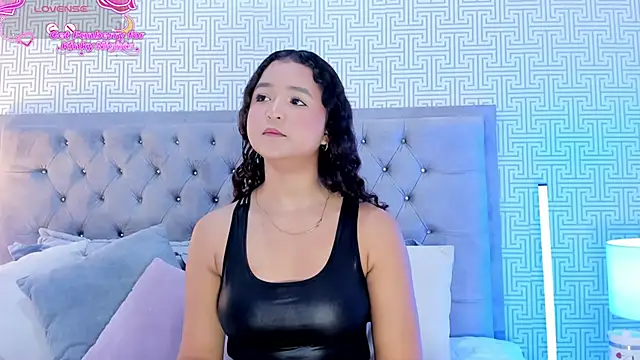 Evaa Lunna  online show from 11.29.25