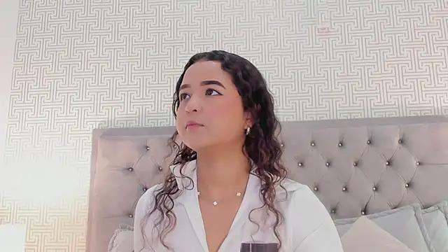 Evaa Lunna  online show from 03.18.26