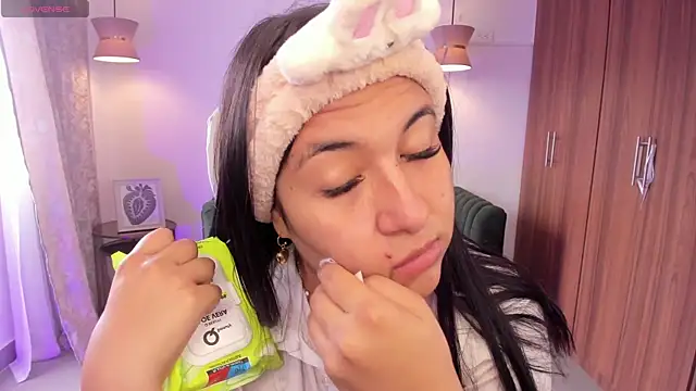 DANDARA THOM online show from 10.03.25