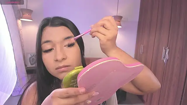 DANDARA THOM online show from 10.17.25