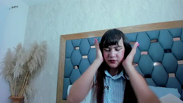 juliette pretty  online show from 10.03.25