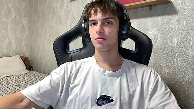 Snapshot of elliot_scott chatting on 10.01.25 elliot scott online show from 10.01.25