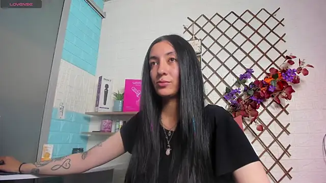 Snapshot of SALOME_KORLAND chatting on 06.27.26 SALOME KORLAND online show from 06.27.26