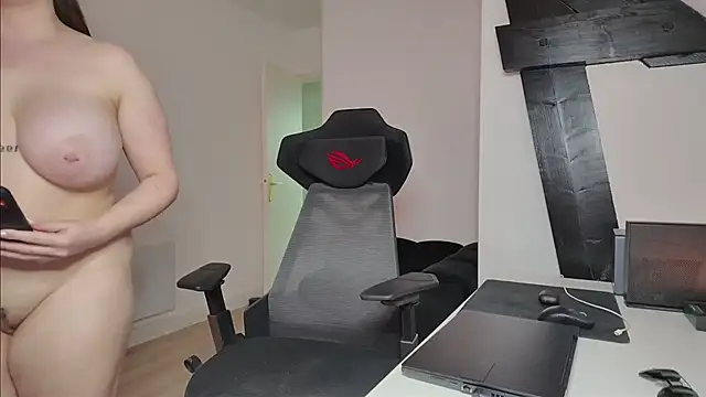 Snapshot of Luna_Doll@xh chatting on 03.05.26 Luna Dollxh online show from 03.05.26