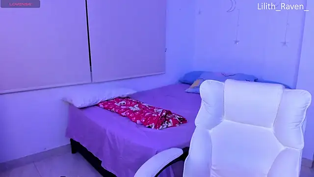 Snapshot of Lilith_Raven_ chatting on 10.06.25 Lilith Raven online show from 10.06.25