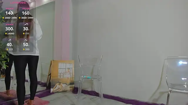 Snapshot of MayaHellen chatting on 10.02.25 MayaHellen online show from 10.02.25