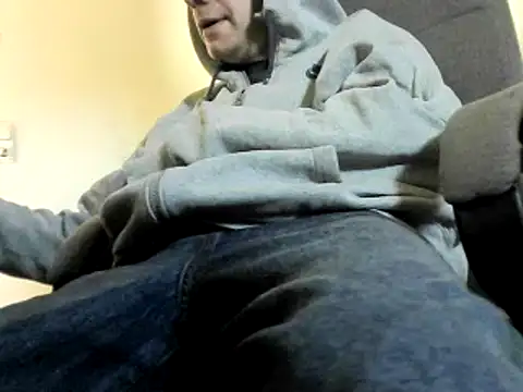 Snapshot of skateboy78 chatting on 02.04.25 skateboy78 online show from 02.04.25