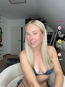 Snapshot of celis_secret chatting on 07.13.26 celis secret online show from 07.13.26