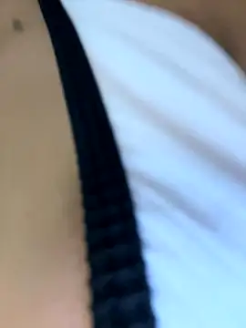 Snapshot of violeta_18x chatting on 10.24.25 violeta 18x online show from 10.24.25