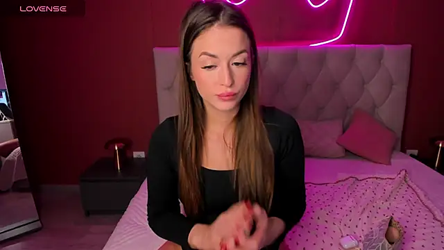 Snapshot of StacyWells chatting on 10.07.25 StacyWells online show from 10.07.25