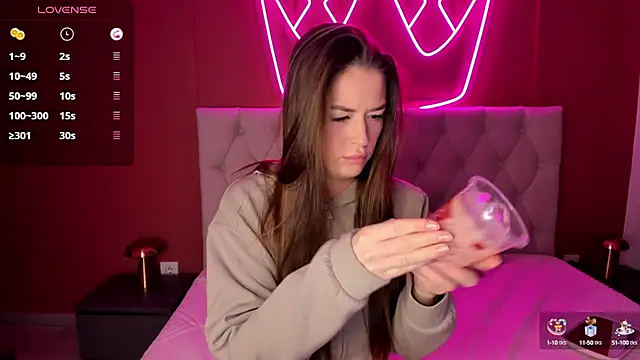 Snapshot of StacyWells chatting on 10.14.25 StacyWells online show from 10.14.25