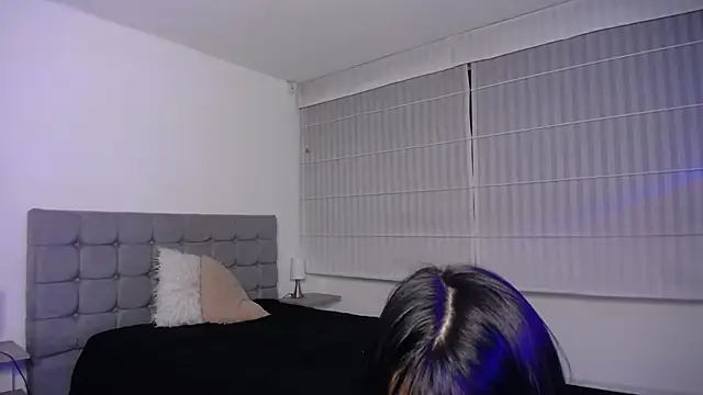 Stephany Rodriguez online show from 10.18.25