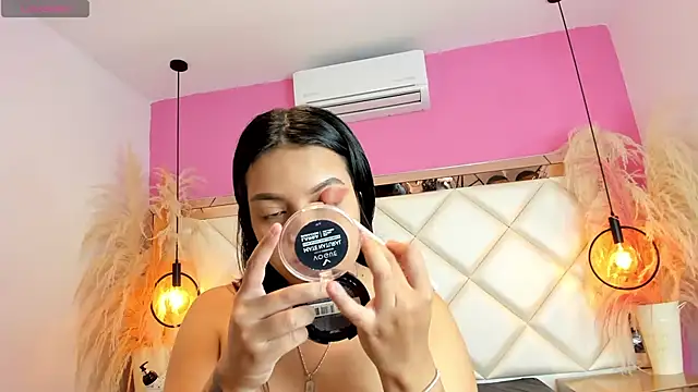 Lucianaa Collins online show from 10.12.25