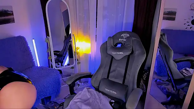 Snapshot of MissClairDeLune chatting on 02.22.25 MissClairDeLune online show from 02.22.25