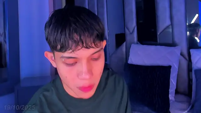 Sebax Young online show from 10.19.25