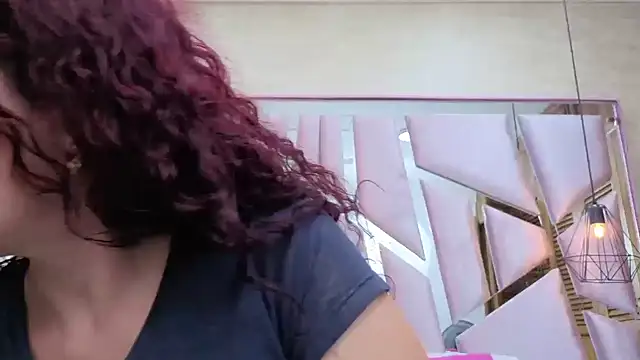 ThaliaCross online show from 04.12.26