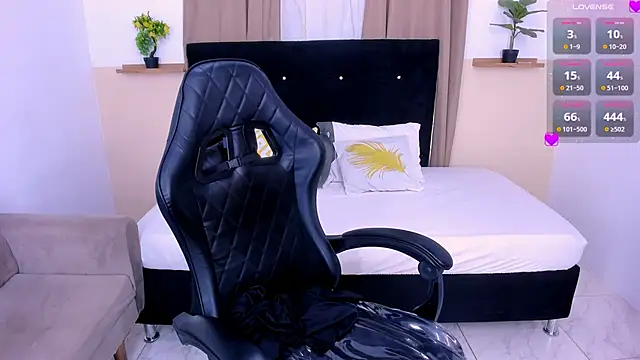 Snapshot of Sarah_Brooke chatting on 10.02.25 Sarah Brooke online show from 10.02.25