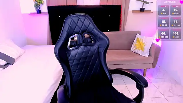 Snapshot of Sarah_Brooke chatting on 10.27.25 Sarah Brooke online show from 10.27.25