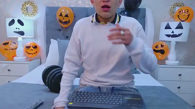 ZoeKrug online show from 10.16.25