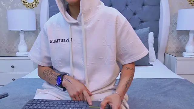 ZoeKrug online show from 10.29.25