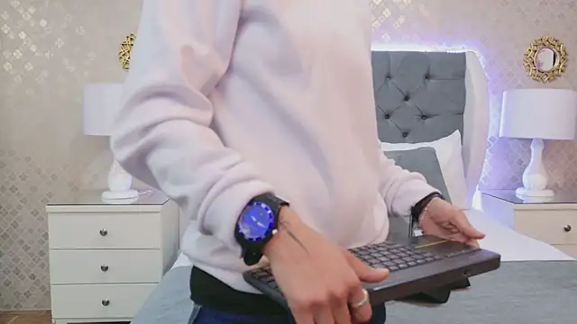 ZoeKrug online show from 01.06.26