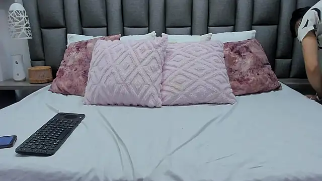 ZoeKrug online show from 02.21.26