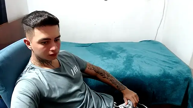 Snapshot of santii_ss chatting on 10.03.25 santii ss online show from 10.03.25