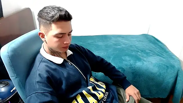 Snapshot of santii_ss chatting on 10.05.25 santii ss online show from 10.05.25