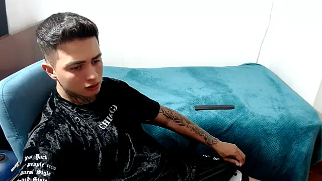 Snapshot of santii_ss chatting on 10.05.25 santii ss online show from 10.05.25