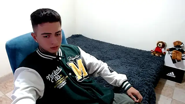 Snapshot of santii_ss chatting on 10.15.25 santii ss online show from 10.15.25