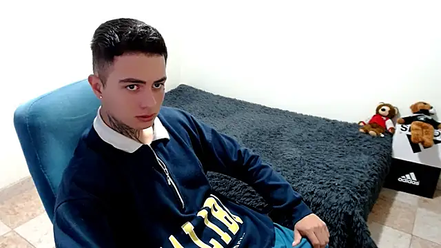 Snapshot of santii_ss chatting on 10.22.25 santii ss online show from 10.22.25