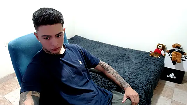 Snapshot of santii_ss chatting on 10.26.25 santii ss online show from 10.26.25