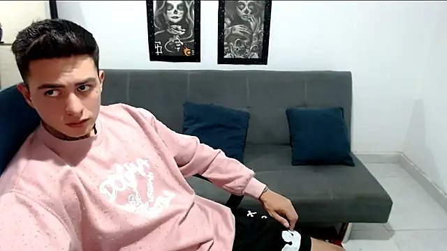 Snapshot of santii_ss chatting on 11.05.25 santii ss online show from 11.05.25