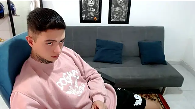 Snapshot of santii_ss chatting on 11.05.25 santii ss online show from 11.05.25