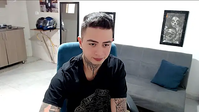 Snapshot of santii_ss chatting on 11.14.25 santii ss online show from 11.14.25