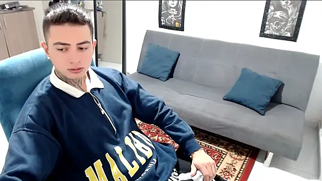 Snapshot of santii_ss chatting on 11.15.25 santii ss online show from 11.15.25