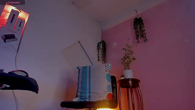 Snapshot of Chloe_cooperr chatting on 10.11.25 Chloe cooperr online show from 10.11.25