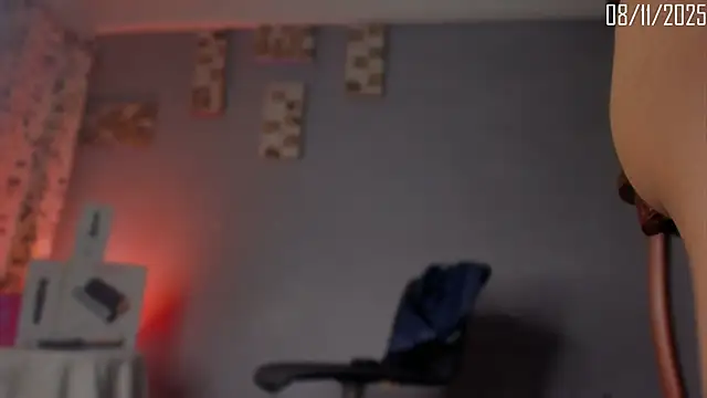 Snapshot of Chloe_cooperr chatting on 11.09.25 Chloe cooperr online show from 11.09.25