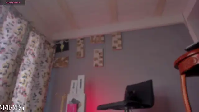 Chloe cooperr online show from 11.21.25