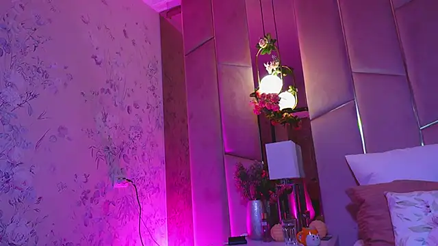 LucyLextonX online show from 03.17.26