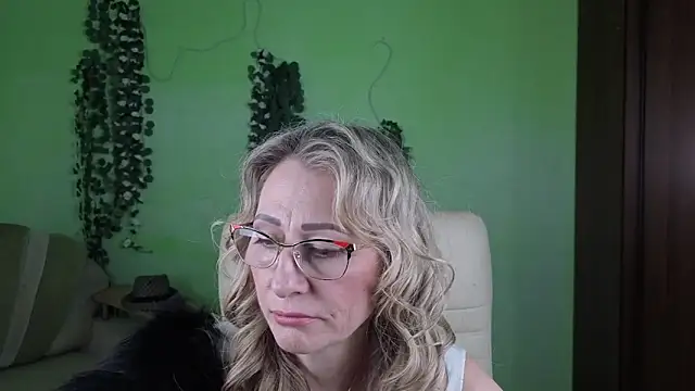 Habibi Honeyy online show from 10.15.25