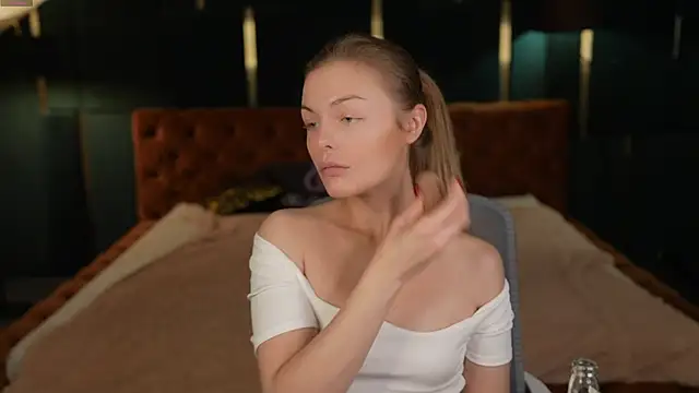 MissKaitrin online show from 09.26.25