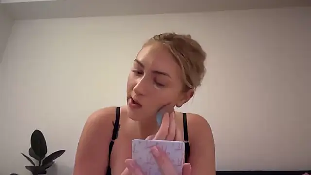 Snapshot of Kitty_Swetty chatting on 02.14.26 Kitty Swetty online show from 02.14.26