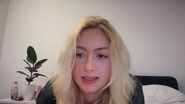 Snapshot of Kitty_Swetty chatting on 02.25.26 Kitty Swetty online show from 02.25.26